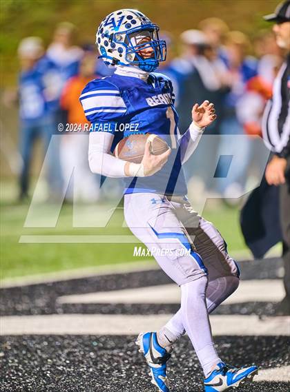 Thumbnail 2 in La Vernia vs. Kilgore (UIL 4A D1 Football Semifinal) photogallery.
