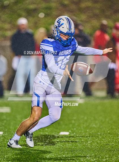 Thumbnail 1 in La Vernia vs. Kilgore (UIL 4A D1 Football Semifinal) photogallery.