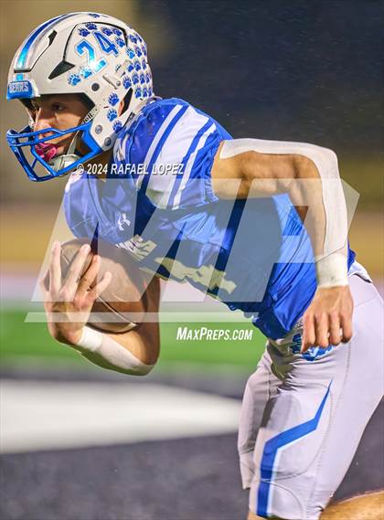 Thumbnail 2 in La Vernia vs. Kilgore (UIL 4A D1 Football Semifinal) photogallery.