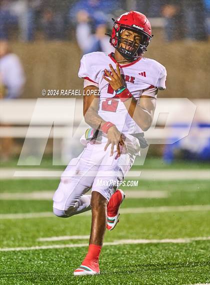 Thumbnail 2 in La Vernia vs. Kilgore (UIL 4A D1 Football Semifinal) photogallery.