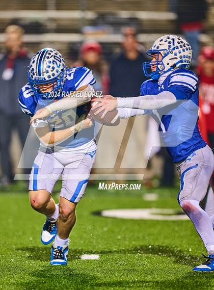 Thumbnail 1 in La Vernia vs. Kilgore (UIL 4A D1 Football Semifinal) photogallery.