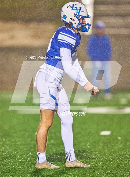 Thumbnail 2 in La Vernia vs. Kilgore (UIL 4A D1 Football Semifinal) photogallery.