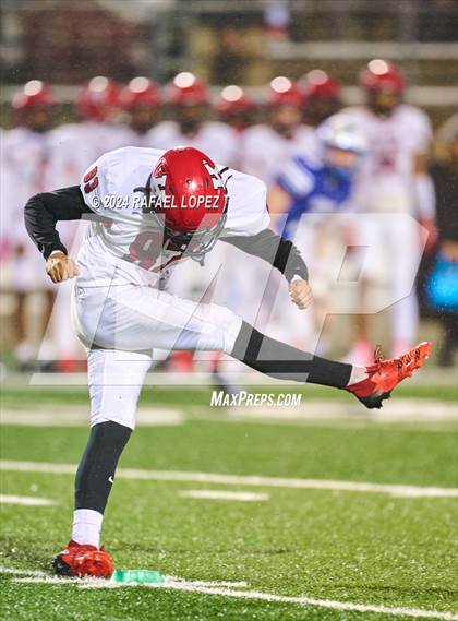 Thumbnail 1 in La Vernia vs. Kilgore (UIL 4A D1 Football Semifinal) photogallery.