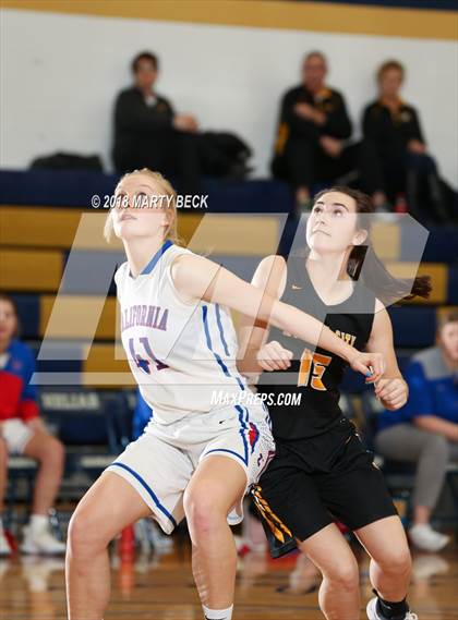 Thumbnail 3 in California vs Monroe City (Central Bank Shootout) photogallery.