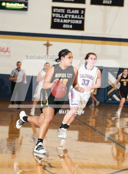 Thumbnail 2 in California vs Monroe City (Central Bank Shootout) photogallery.