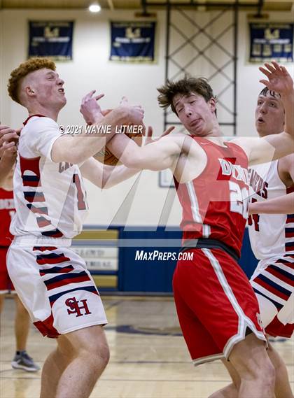 Thumbnail 2 in Dixie Heights vs St. Henry (34th District) photogallery.