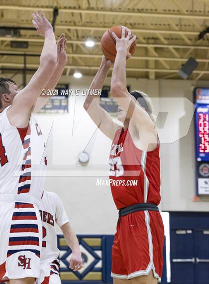 Thumbnail 1 in Dixie Heights vs St. Henry (34th District) photogallery.