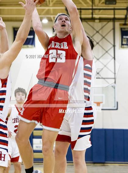 Thumbnail 3 in Dixie Heights vs St. Henry (34th District) photogallery.