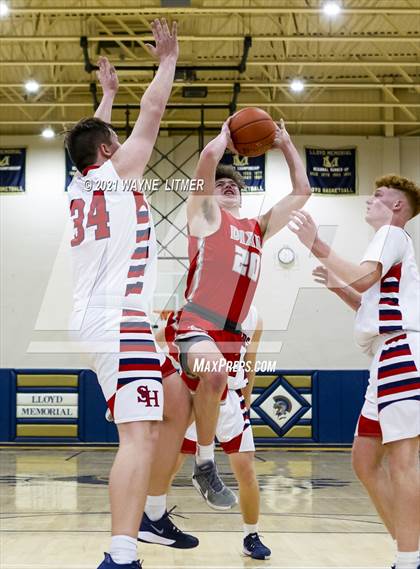 Thumbnail 2 in Dixie Heights vs St. Henry (34th District) photogallery.