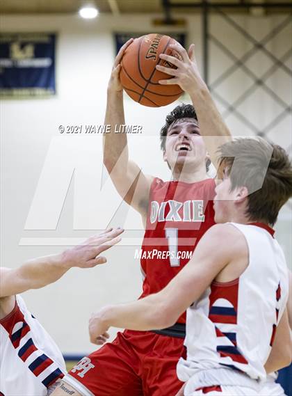 Thumbnail 3 in Dixie Heights vs St. Henry (34th District) photogallery.