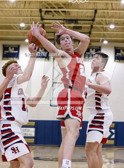 Thumbnail 2 in Dixie Heights vs St. Henry (34th District) photogallery.