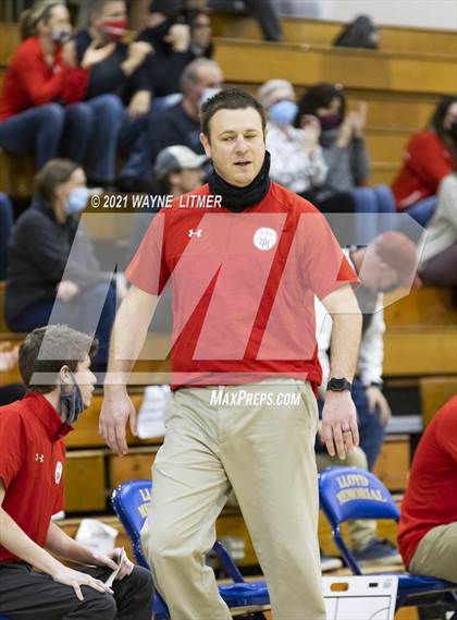 Thumbnail 1 in Dixie Heights vs St. Henry (34th District) photogallery.
