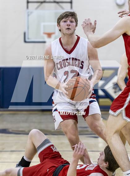 Thumbnail 2 in Dixie Heights vs St. Henry (34th District) photogallery.