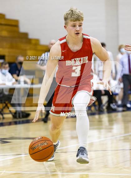 Thumbnail 3 in Dixie Heights vs St. Henry (34th District) photogallery.
