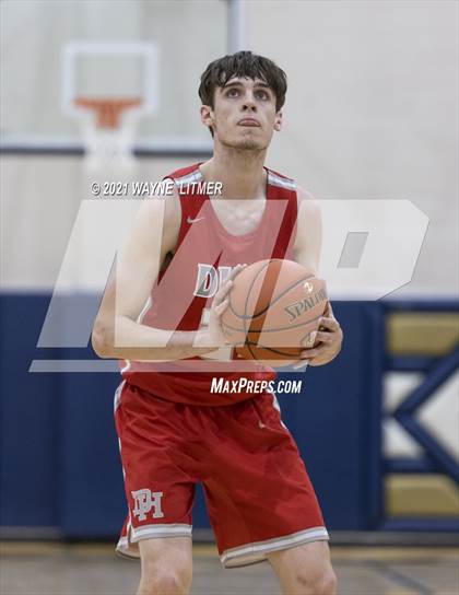 Thumbnail 1 in Dixie Heights vs St. Henry (34th District) photogallery.