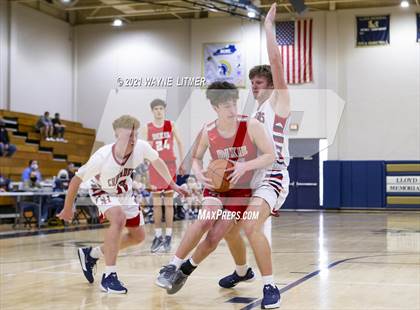 Thumbnail 1 in Dixie Heights vs St. Henry (34th District) photogallery.