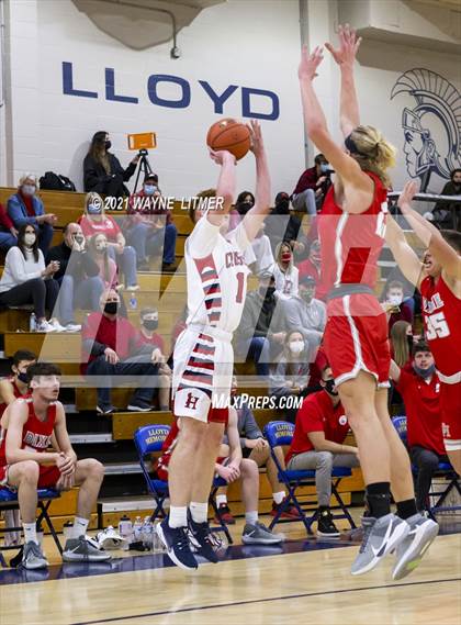 Thumbnail 3 in Dixie Heights vs St. Henry (34th District) photogallery.