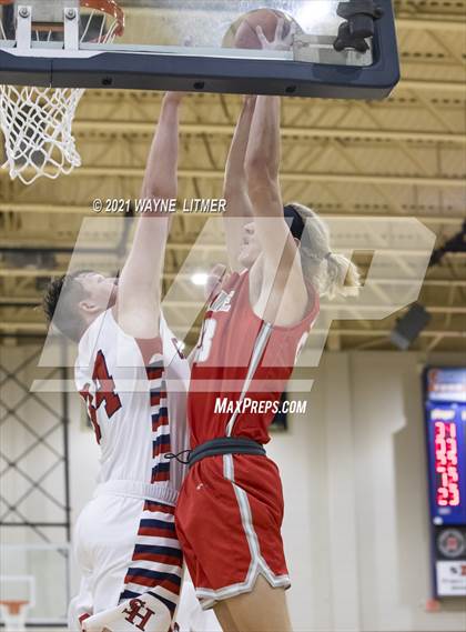 Thumbnail 2 in Dixie Heights vs St. Henry (34th District) photogallery.