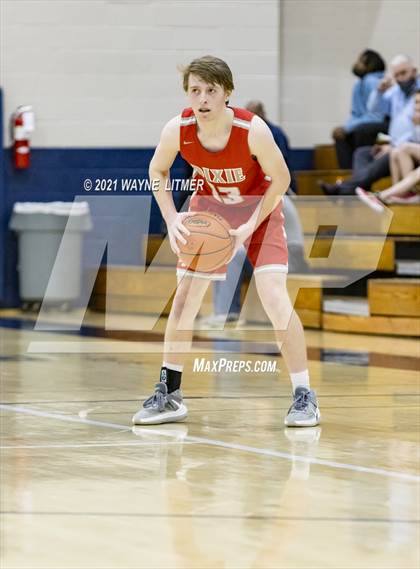 Thumbnail 1 in Dixie Heights vs St. Henry (34th District) photogallery.