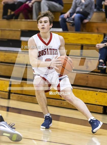 Thumbnail 3 in Dixie Heights vs St. Henry (34th District) photogallery.