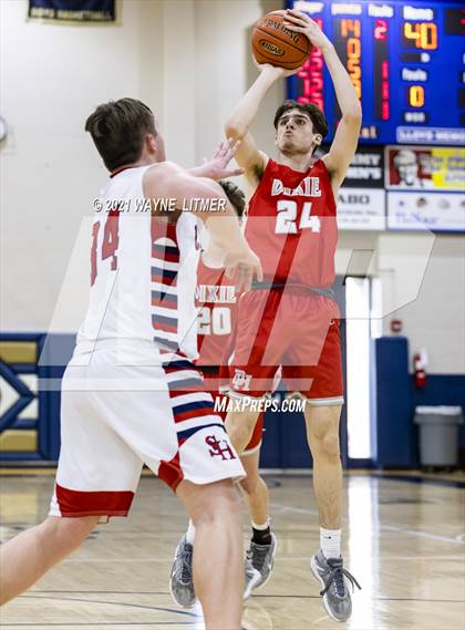Thumbnail 3 in Dixie Heights vs St. Henry (34th District) photogallery.