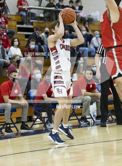 Thumbnail 3 in Dixie Heights vs St. Henry (34th District) photogallery.