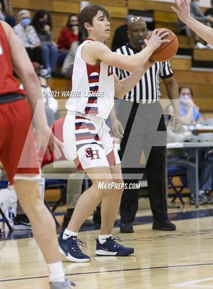 Thumbnail 1 in Dixie Heights vs St. Henry (34th District) photogallery.