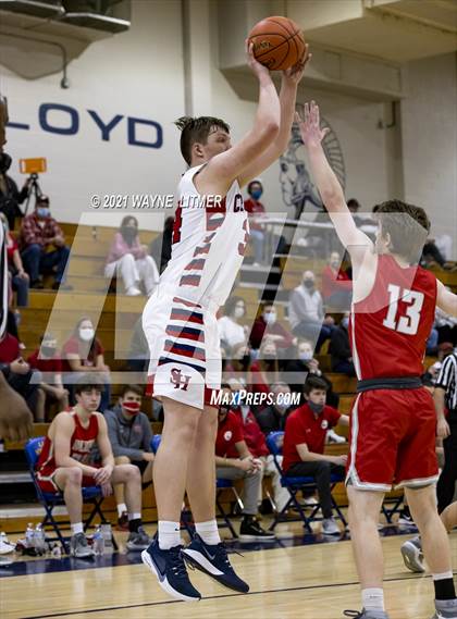 Thumbnail 1 in Dixie Heights vs St. Henry (34th District) photogallery.