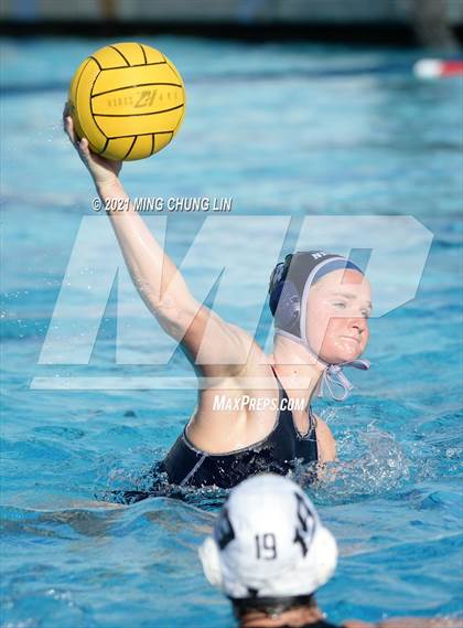 Thumbnail 2 in Newport Harbor vs. Edison (Bill Barnett Holiday Cup) photogallery.
