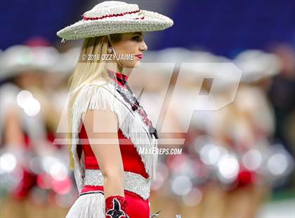 Thumbnail 1 in Lake Travis vs. Weslaco (UIL 6A Regional Playoff) photogallery.