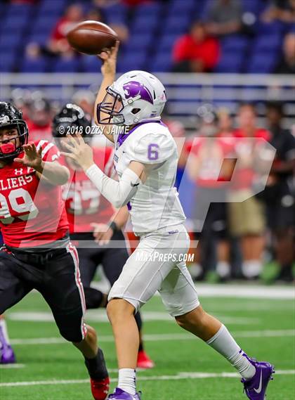 Thumbnail 3 in Lake Travis vs. Weslaco (UIL 6A Regional Playoff) photogallery.