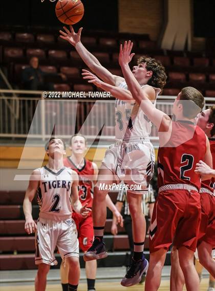 Thumbnail 3 in Mullan vs Kootenai (1AD2 District Playoffs) photogallery.