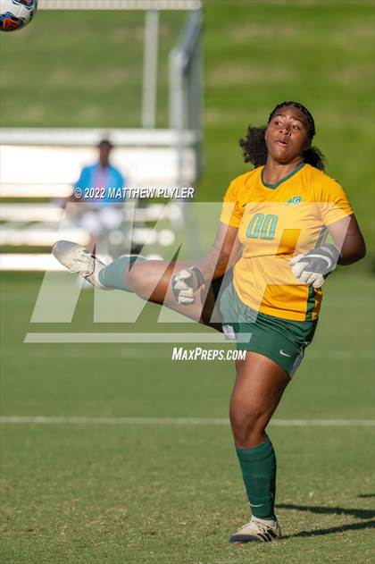 Thumbnail 3 in Cardinal Gibbons vs. Ardrey Kell (NCHSAA 4A Final) (1 of 2 - the Game) photogallery.
