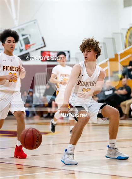 Thumbnail 2 in Valencia vs. Simi Valley photogallery.