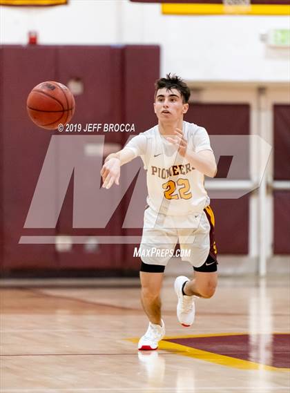 Thumbnail 2 in Valencia vs. Simi Valley photogallery.