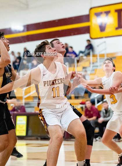 Thumbnail 2 in Valencia vs. Simi Valley photogallery.