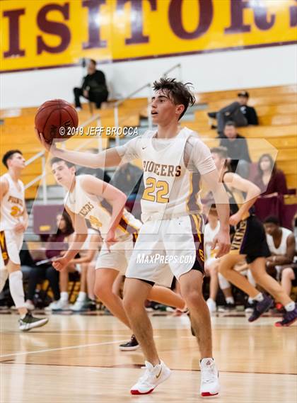 Thumbnail 2 in Valencia vs. Simi Valley photogallery.
