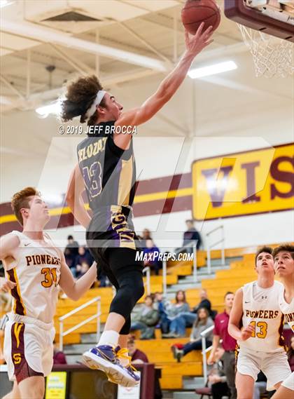 Thumbnail 2 in Valencia vs. Simi Valley photogallery.
