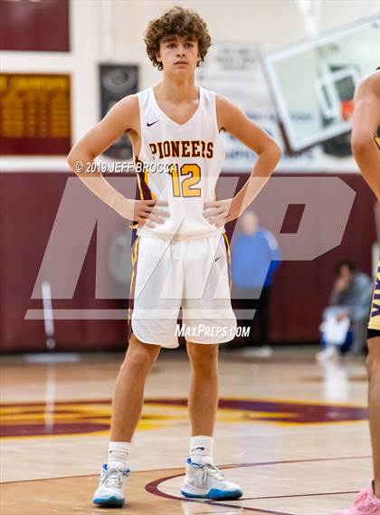 Thumbnail 3 in Valencia vs. Simi Valley photogallery.