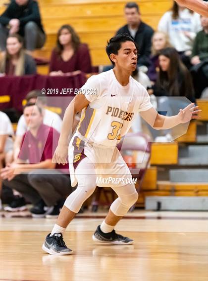 Thumbnail 3 in Valencia vs. Simi Valley photogallery.