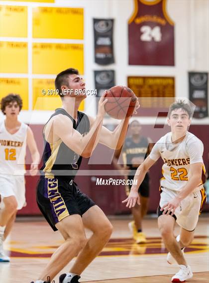 Thumbnail 2 in Valencia vs. Simi Valley photogallery.