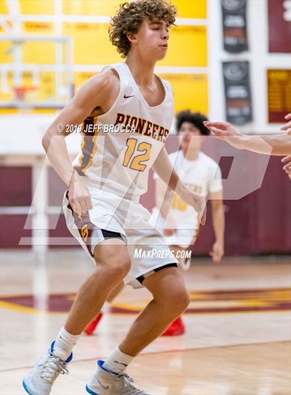 Thumbnail 3 in Valencia vs. Simi Valley photogallery.