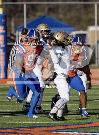 Thumbnail 2 in East St. Louis @ Richards (IHSA 6A Semifinals) photogallery.