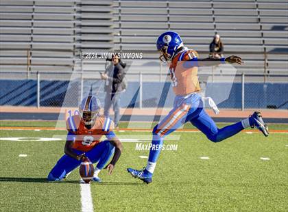 Thumbnail 2 in East St. Louis @ Richards (IHSA 6A Semifinals) photogallery.