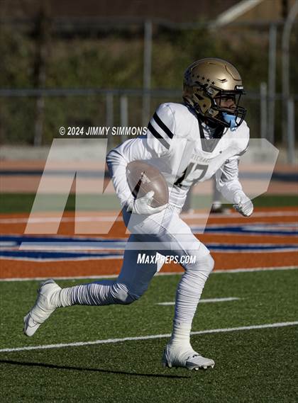 Thumbnail 3 in East St. Louis @ Richards (IHSA 6A Semifinals) photogallery.