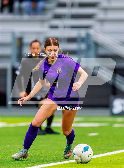 Thumbnail 2 in Anacortes vs Columbia River (WIAA 2A Semi Final) photogallery.