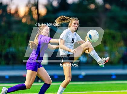 Thumbnail 3 in Anacortes vs Columbia River (WIAA 2A Semi Final) photogallery.