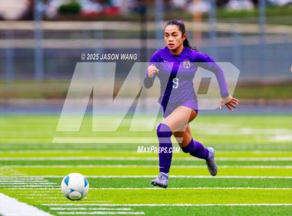 Thumbnail 2 in Anacortes vs Columbia River (WIAA 2A Semi Final) photogallery.