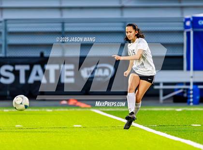 Thumbnail 2 in Anacortes vs Columbia River (WIAA 2A Semi Final) photogallery.