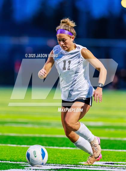 Thumbnail 2 in Anacortes vs Columbia River (WIAA 2A Semi Final) photogallery.